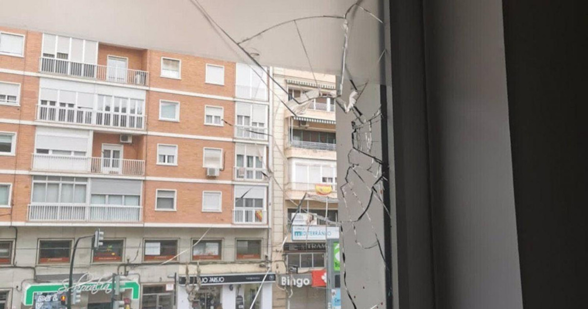 La sede de Vox en Murcia amanece con los cristales rotos tras un ataque ...