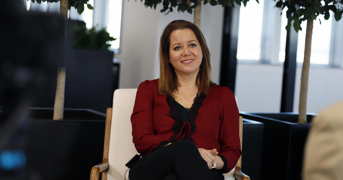 La juez Natalia Velilla: «Los hijos no son más de las madres que de los padres»