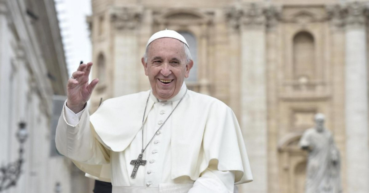 El Papa llama a la revolución de la paz «desde los balcones y en la calle»