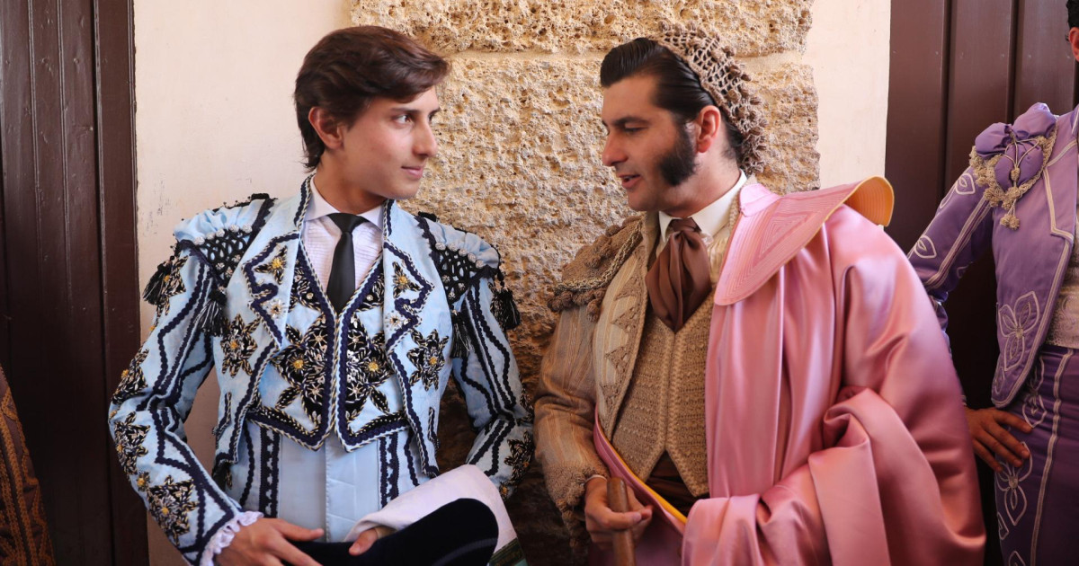Enfrentamiento entre Morante y Roca Rey en una tarde con triple Puerta ...