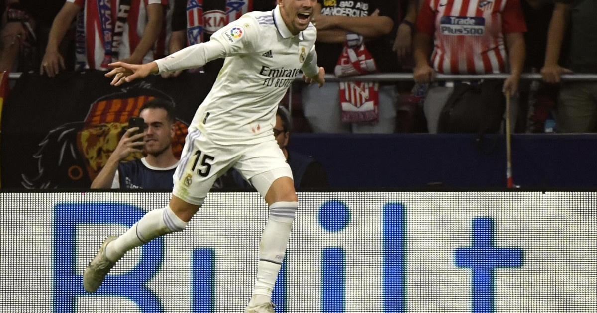 El Madrid baila al Atlético, que solo reaccionó al final animado por un gol fortuito