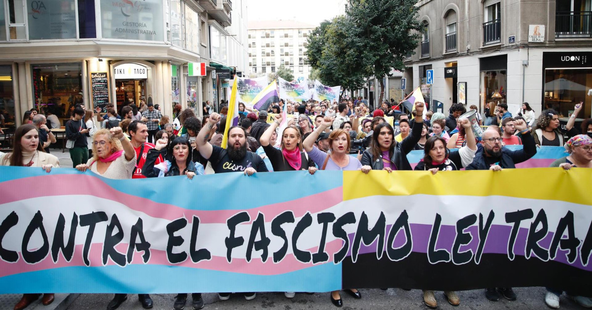 El lobby trans marcha contra el PSOE por los «recortes» a la ley