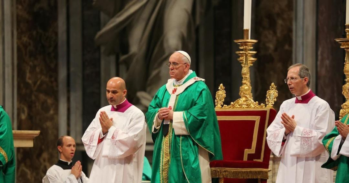 Rojo, verde, morado… ¿Qué significan los colores de las vestimentas de los  sacerdotes?