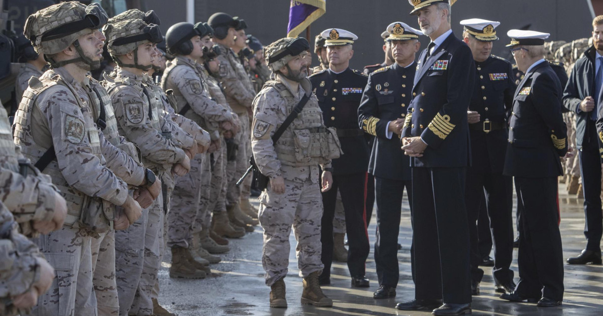 Armada: El Rey presencia en San Fernando un ejercicio militar: asalto a ...