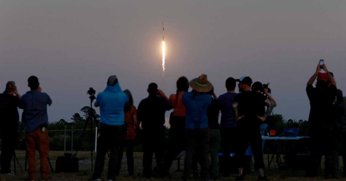 SpaceX lanza una nueva flota de satélites Starlink para ampliar el ...