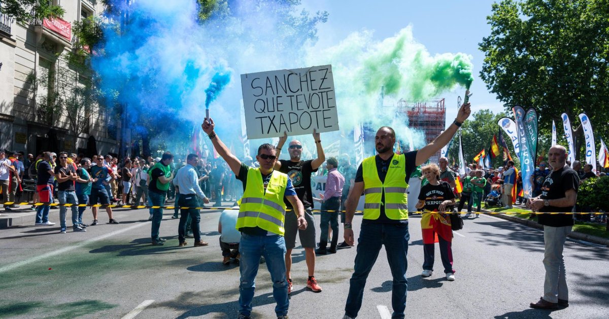 Miles de policías salen a la calle en Madrid para exigir equiparación ...