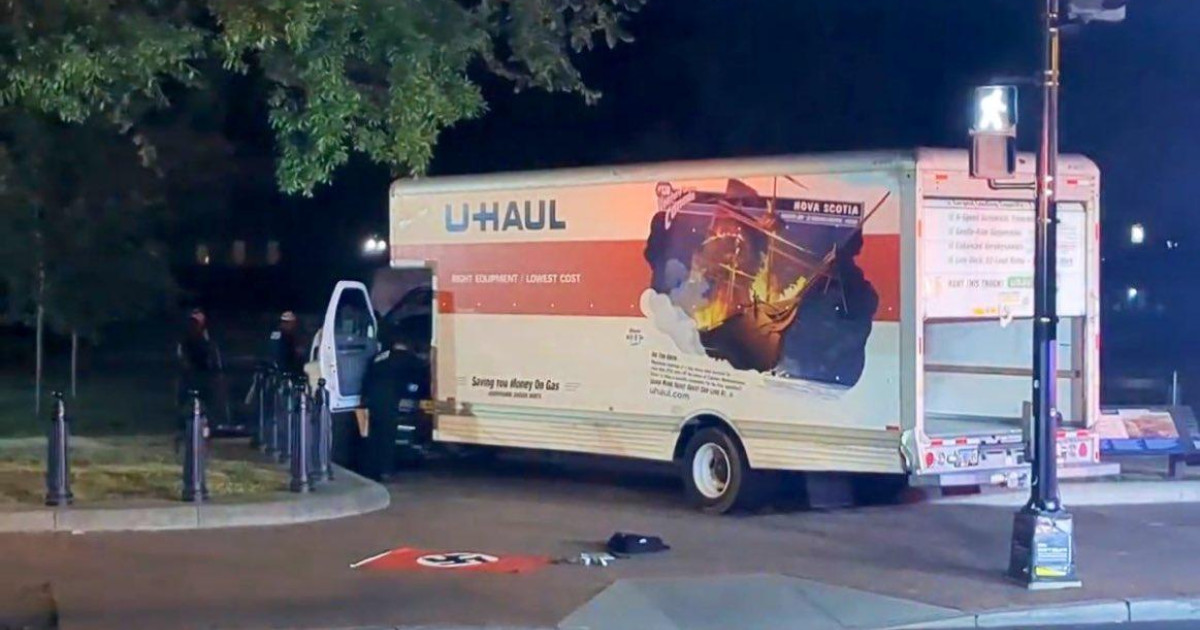 Investigan como atentado la embestida de un camión contra una valla de ...