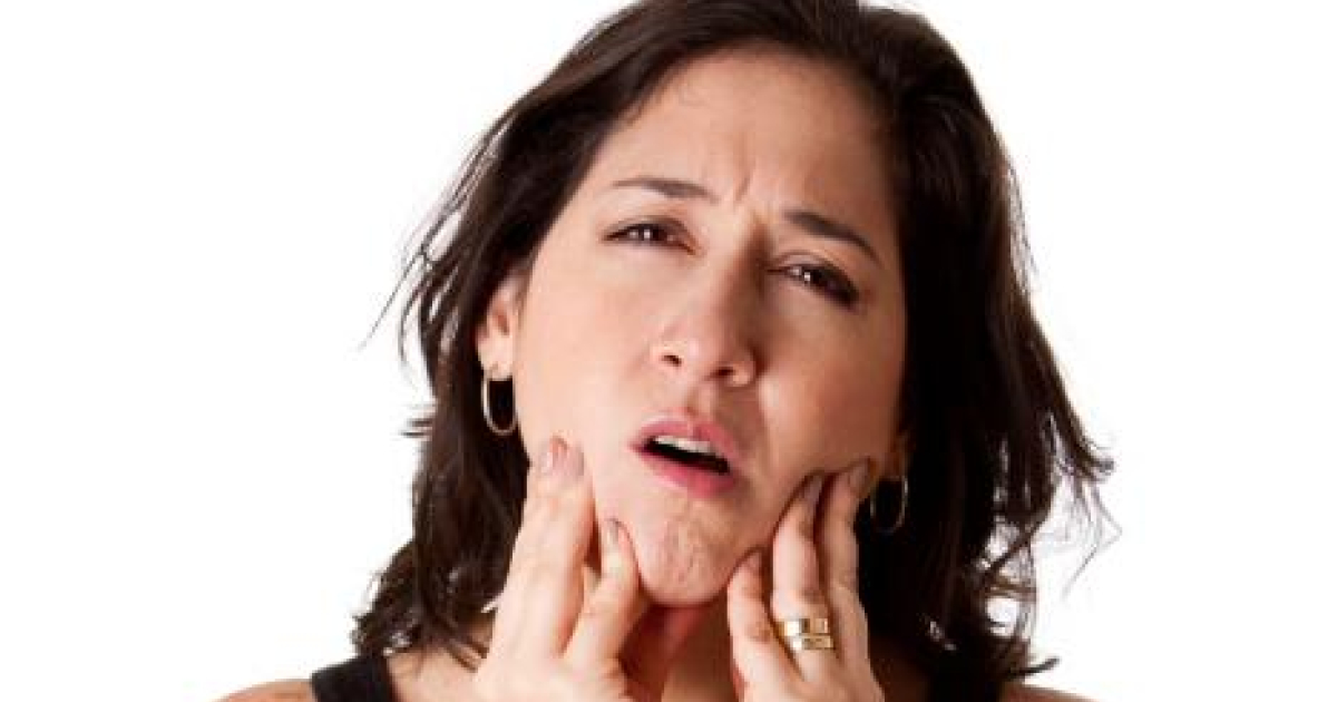 Cosa fare per evitare di svegliarsi con dolore alla mandibola