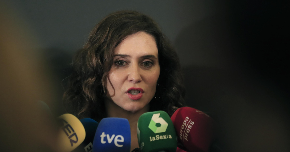 Ayuso acusa al PSOE de «colar una dictadura por la puerta de atrás»