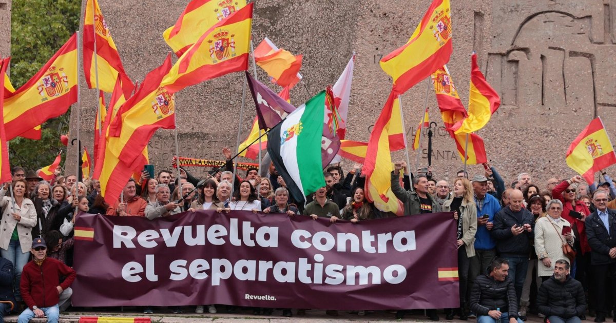 Así es Revuelta, la asociación que organiza las protestas en Ferraz ...