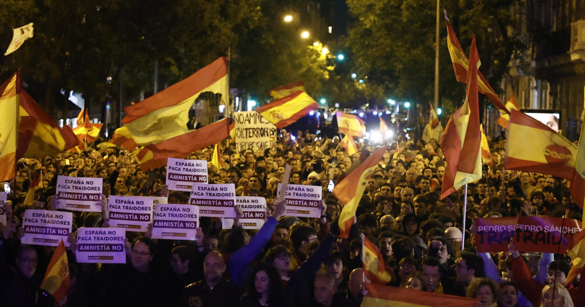 Directo | Noveno día de protestas en Ferraz por los pactos de Sánchez ...