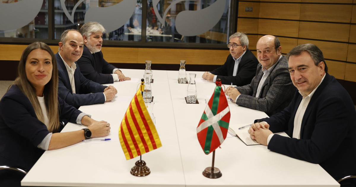 El PNV y Junts analizan concurrir juntos a las elecciones europeas