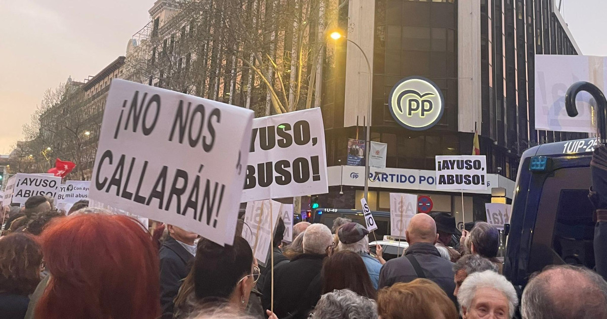 Radicales de izquierda se concentran frente a Génova para pedir la ...