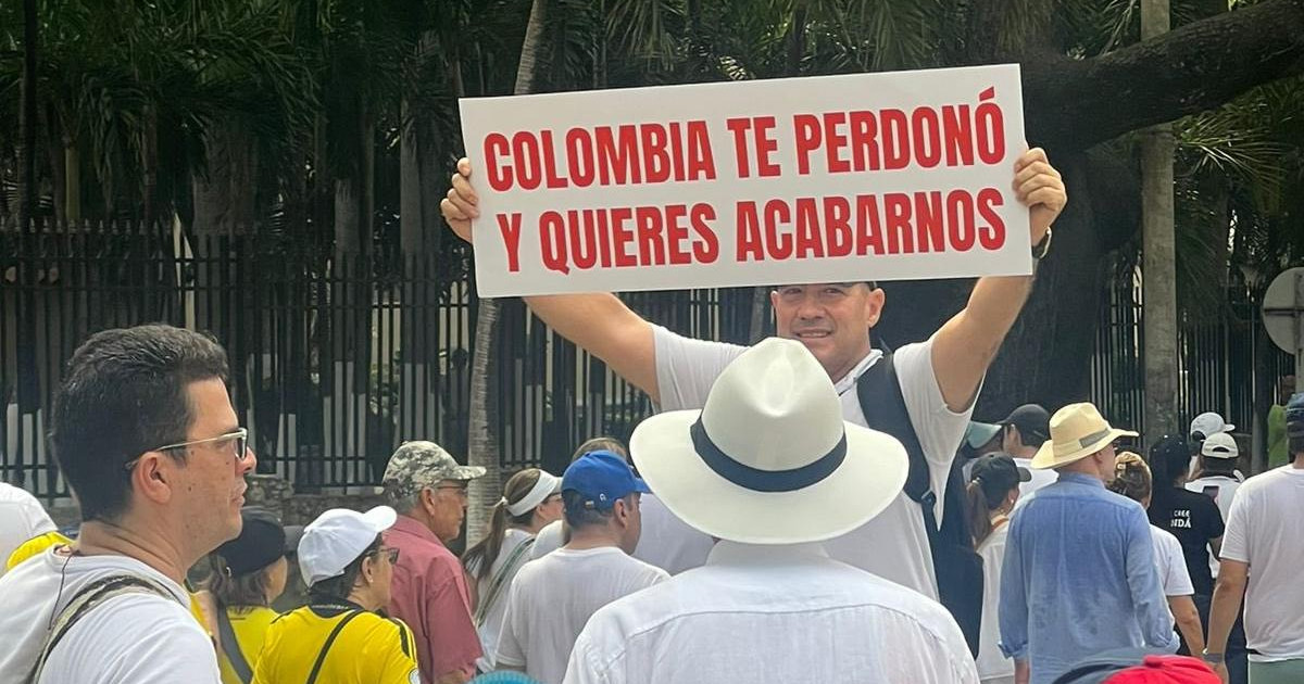 Miles de colombianos protestan en las calles contra el Gobierno de ...
