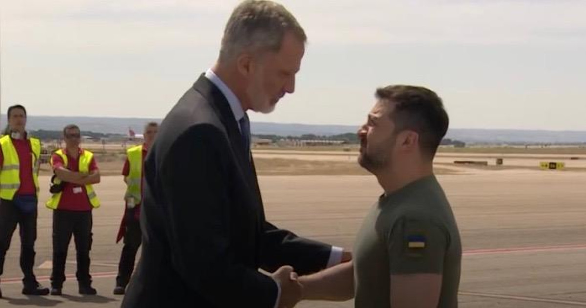 El Rey acude al aeropuerto a recibir a Zelenski con honores en un gesto ...