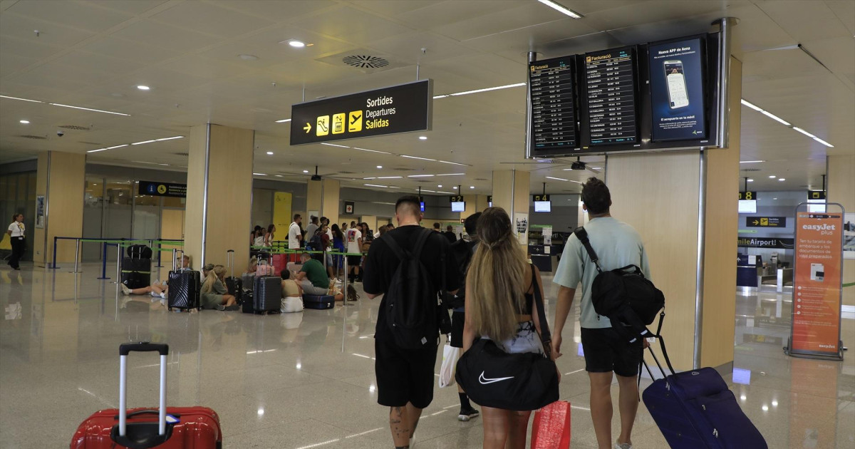 Una falsa amenaza de bomba suspende los vuelos del aeropuerto de Ibiza ...