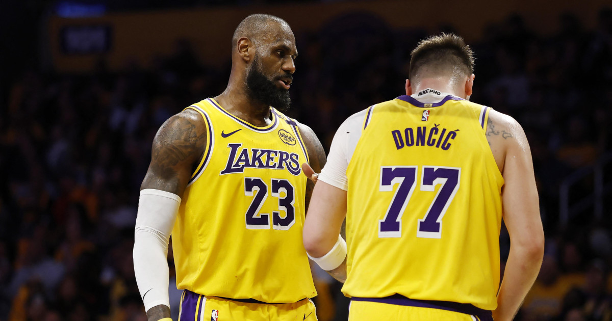 El gesto de LeBron con Doncic antes de su debut con los Lakers que ya ...