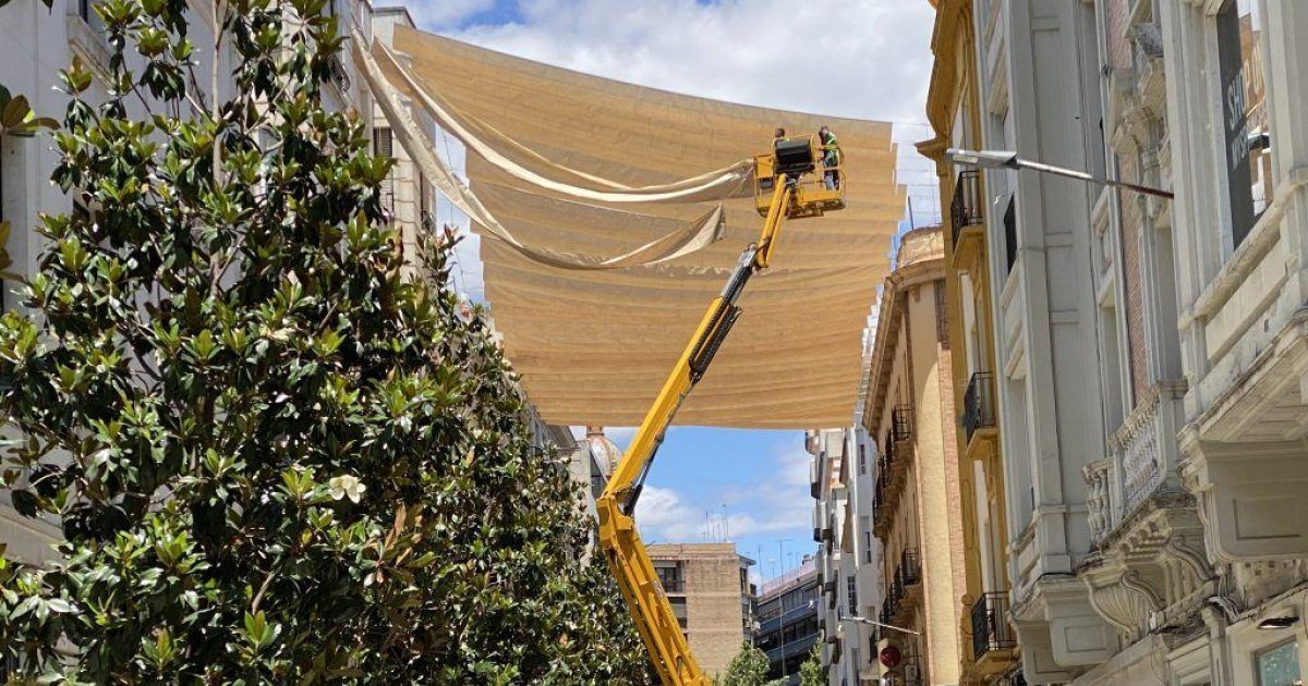 Un contrato por dos años garantiza que los toldos se coloquen a tiempo ...