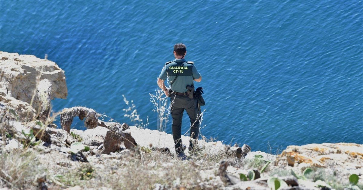 La Guardia Civil desplegada en Ceuta cree que las boyas son «un parcheo que no va a servir para nada»
