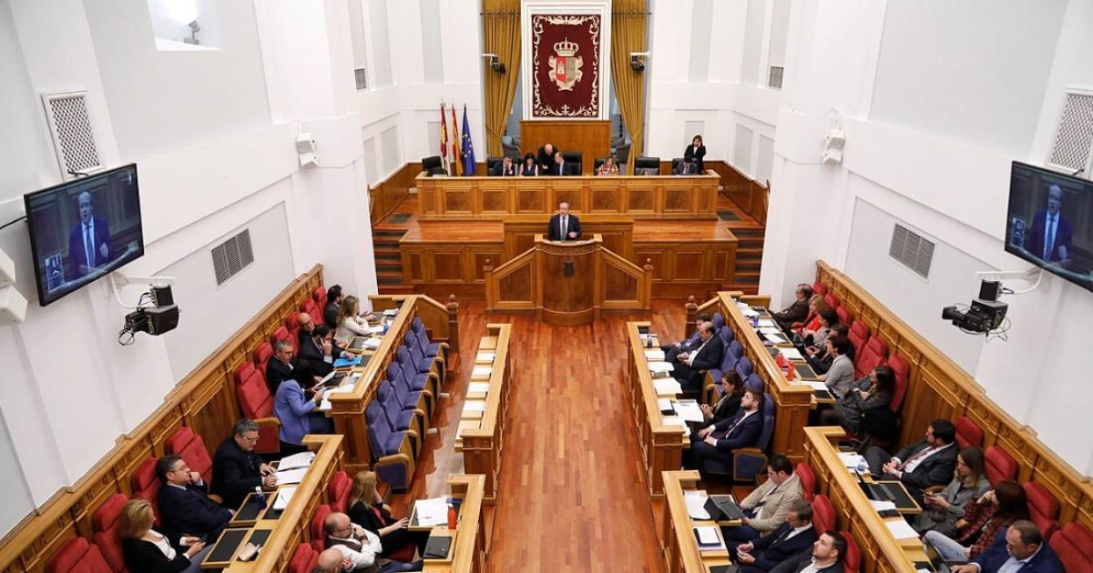 PSOE y PP acuerdan la subida de 33 diputados hasta 55 en el Parlamento ...
