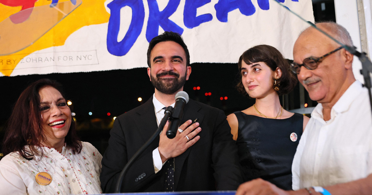 Zohran Mamdani, musulmán y socialista, se impone en las primarias democráticas para la Alcaldía de Nueva York