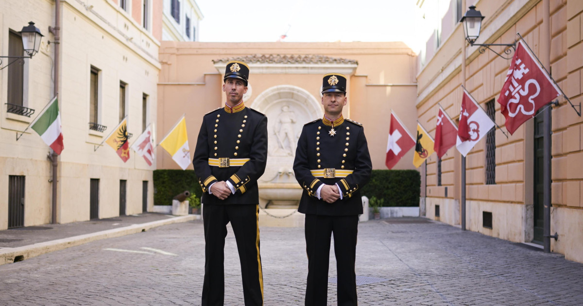 un-nuevo-uniforme-de-media-gala-para-la-guardia-suiza