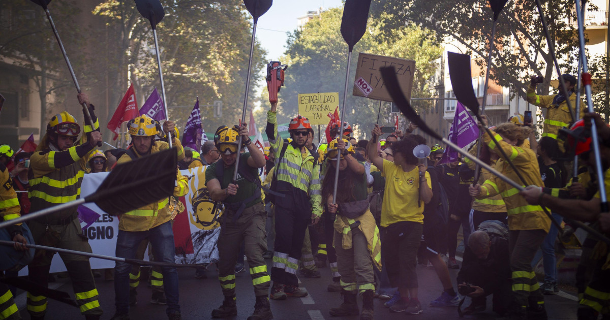 Bomberos forestales se movilizan en Madrid para exigir «respeto» y ...
