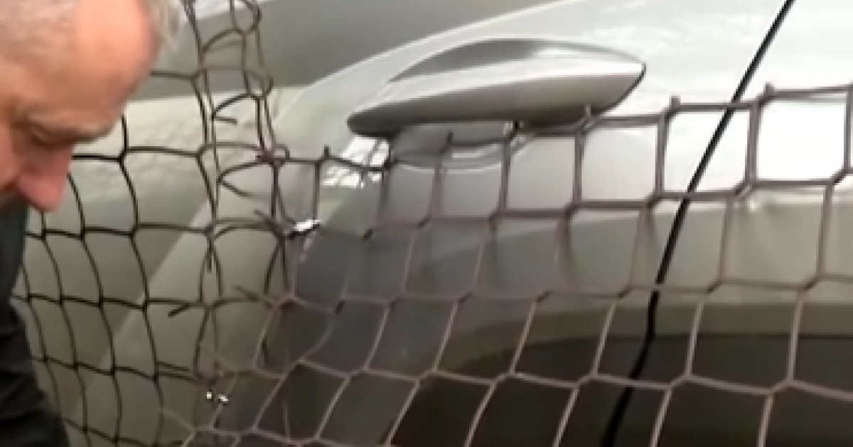 ¿Por qué en Irlanda tienen que rodear los coches con alambre por las ...