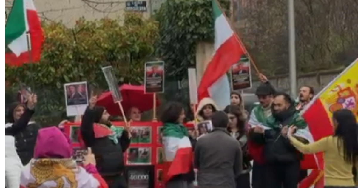 Representantes de la oposición iraní en España muestran su apoyo a Vox