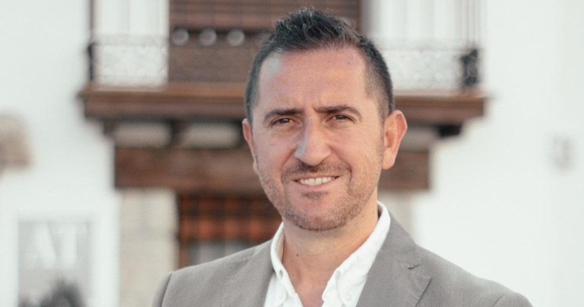 Un alcalde del PSOE en Granada va a renovar el DNI y acaba siendo ...