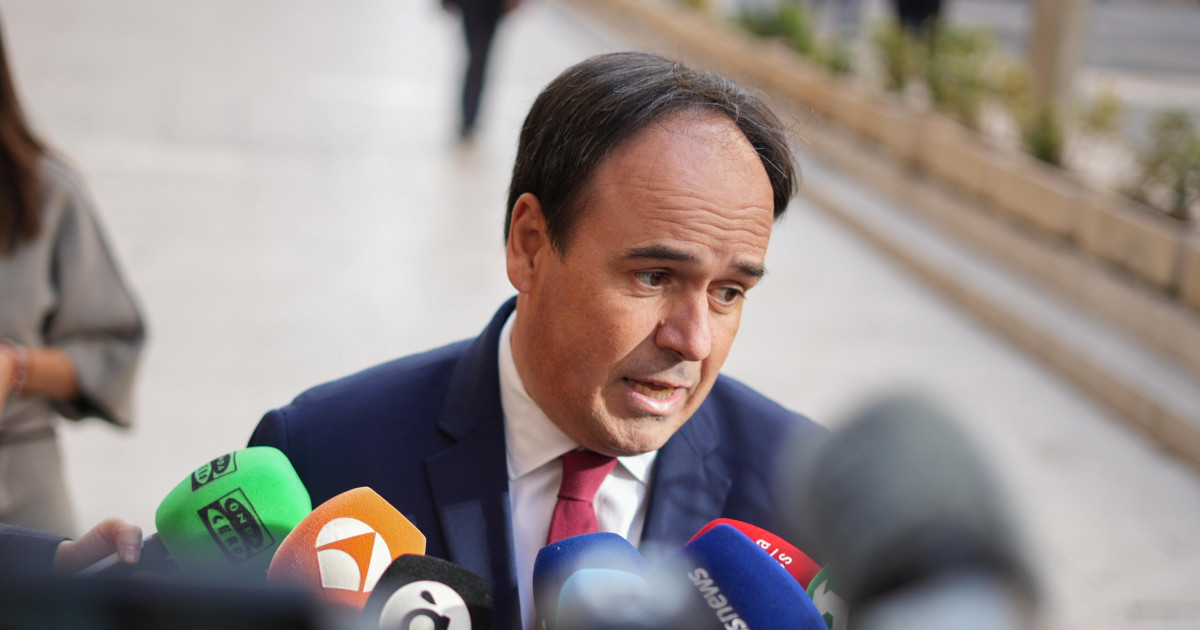 La oposición exige explicaciones a Llorca por el traslado de su pareja ...