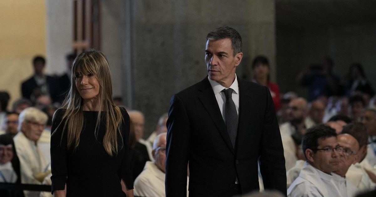 Begoña Gómez reaparece junto a Sánchez para la visita del Papa a solo cinco  días de comparecer ante el juez