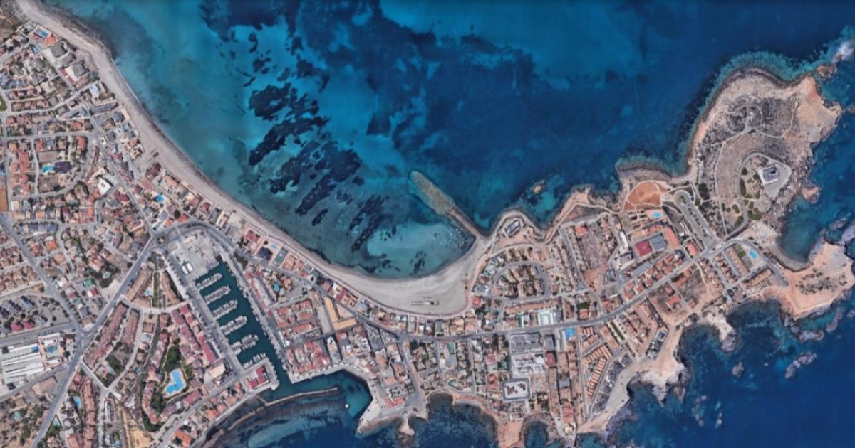 Sánchez quiere derribar 86.000 casas en la costa por el cambio climático: «Basta con que llegue un poco de arena»