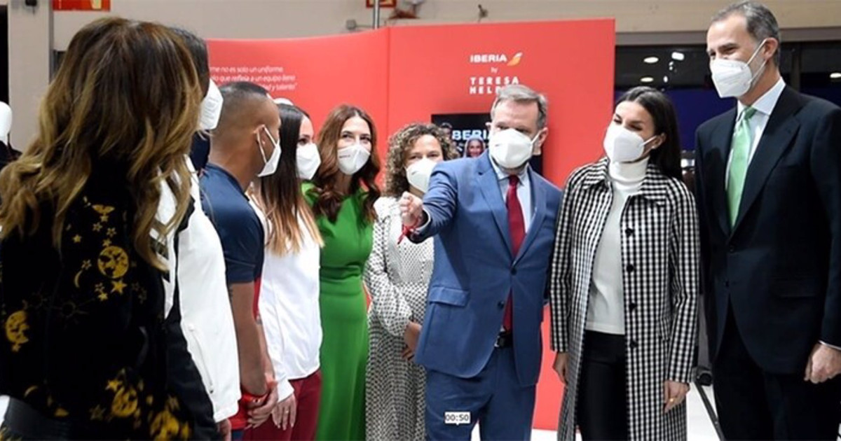 Los Reyes visitan el stand de Iberia en Fitur 2022