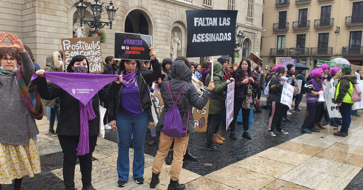 Una marcha feminista de Barcelona termina en una pelea entre dos grupos ...