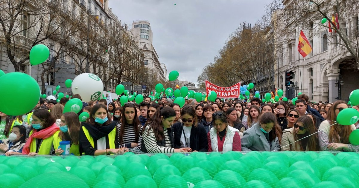 Madrid y el cielo se tiñen de verde en favor de la vida en una marcha ...