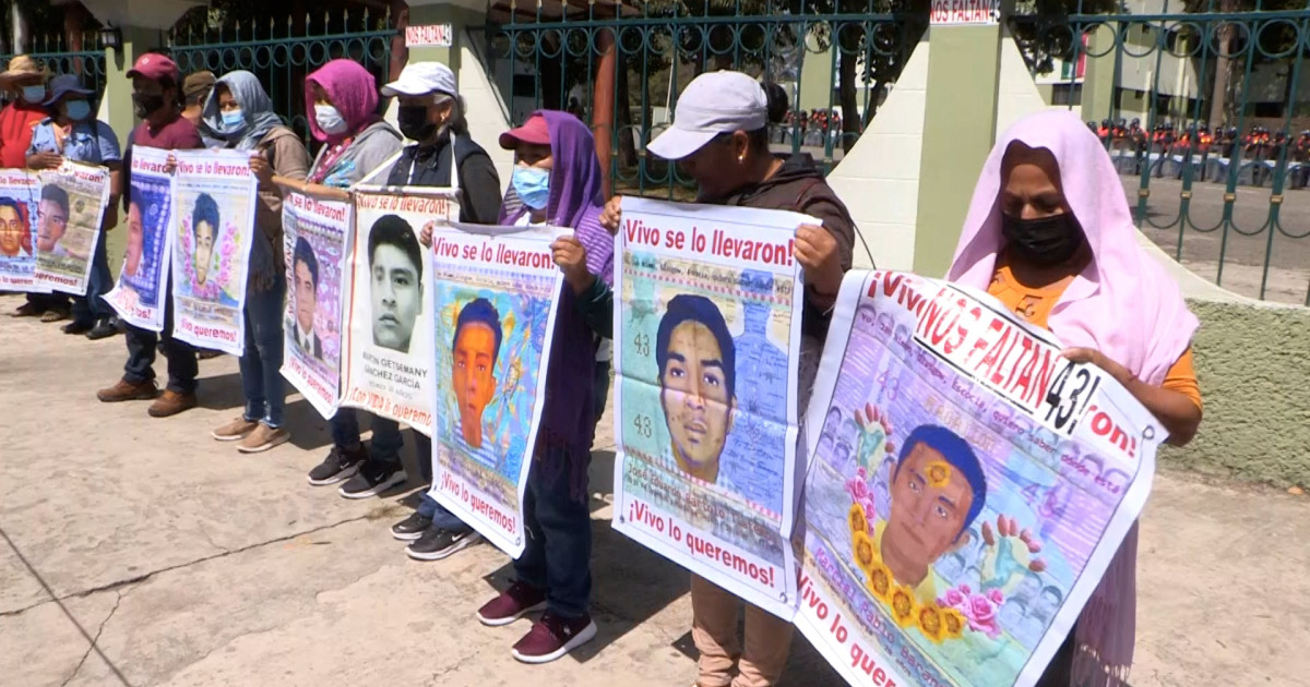 México se manifiesta ante la desaparición de 43 estudiantes en Ayotzinapa