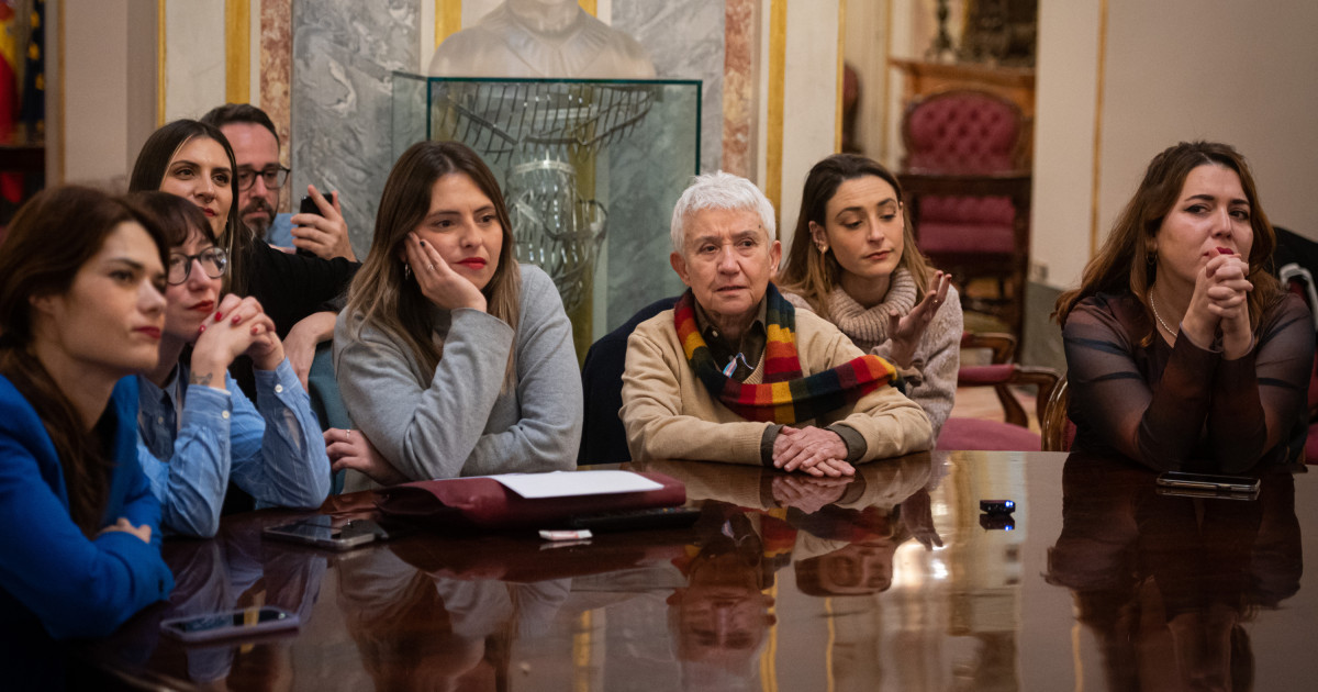 El debate definitivo de la ley trans acaba en trifulca entre el PSOE y ...