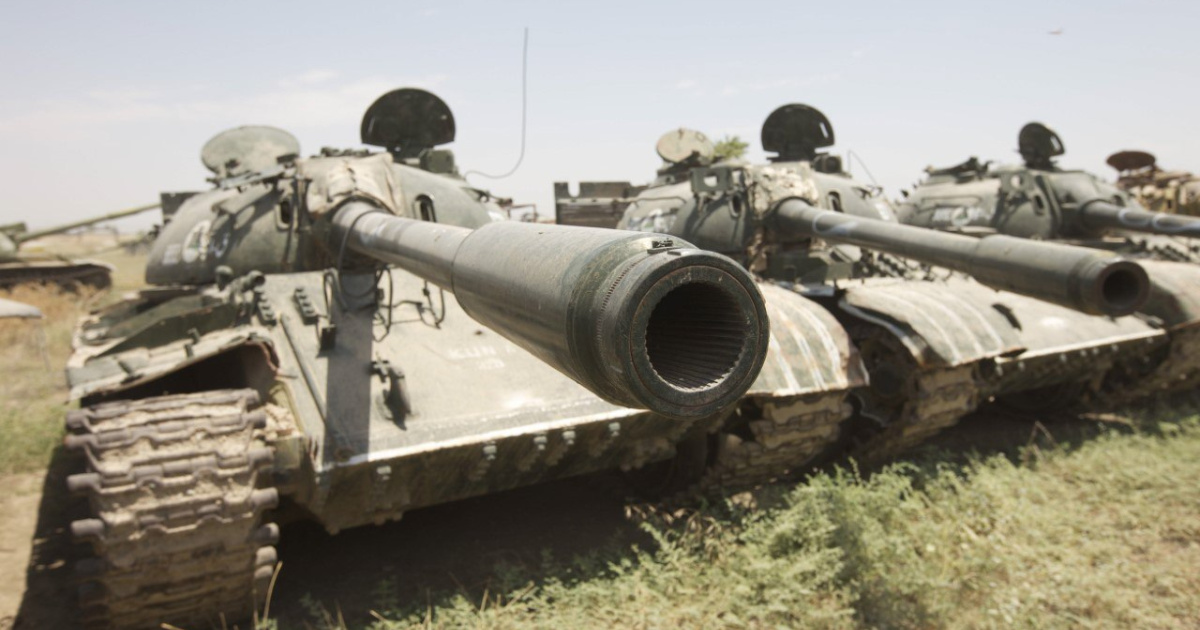 El ingenio ucraniano contra Rusia: montan un cañón antitanque sobre un  vehículo blindado en la batalla por Bajmut