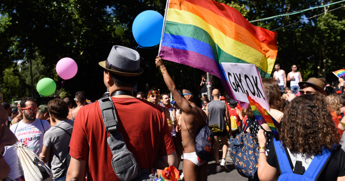 Misuri promulga una ley que restringe el acceso de menores trans a ...