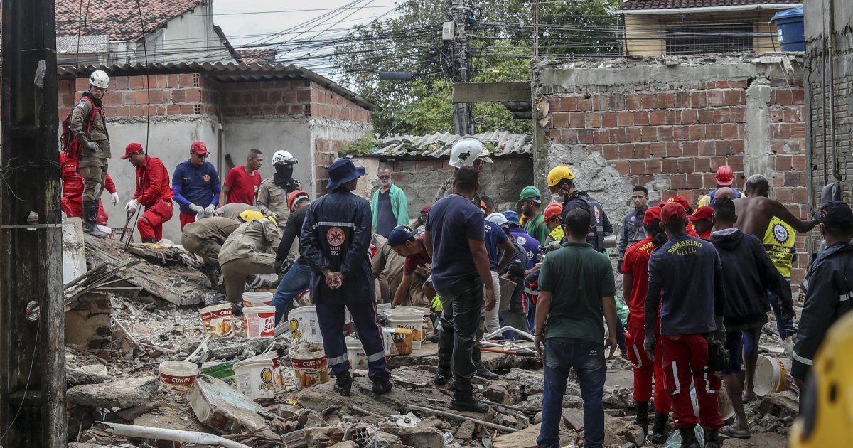 Al menos cinco muertos por el desplome de un edificio en Brasil