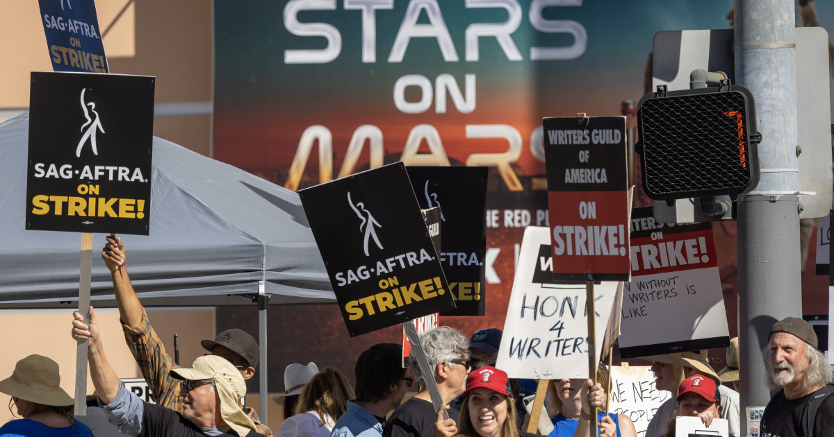 Gli sceneggiatori di Hollywood ratificano il nuovo accordo che pone fine allo sciopero