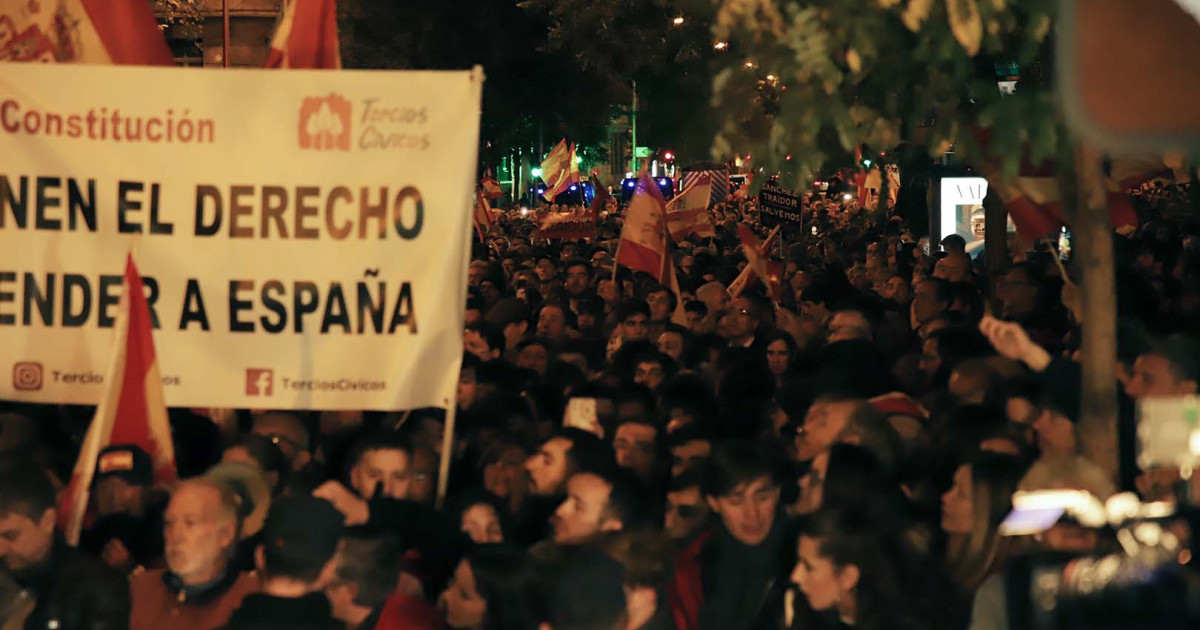 En imágenes: la manifestación en Ferraz contra la amnistía y los ...