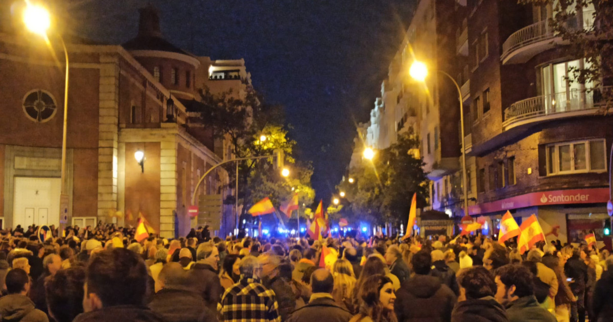 Directo |Sigue la protesta en la sede del PSOE en Ferraz en contra de ...