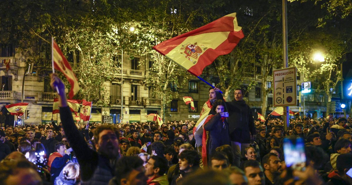 Directo | Octavo día de protestas en Ferraz por los pactos de Sánchez ...