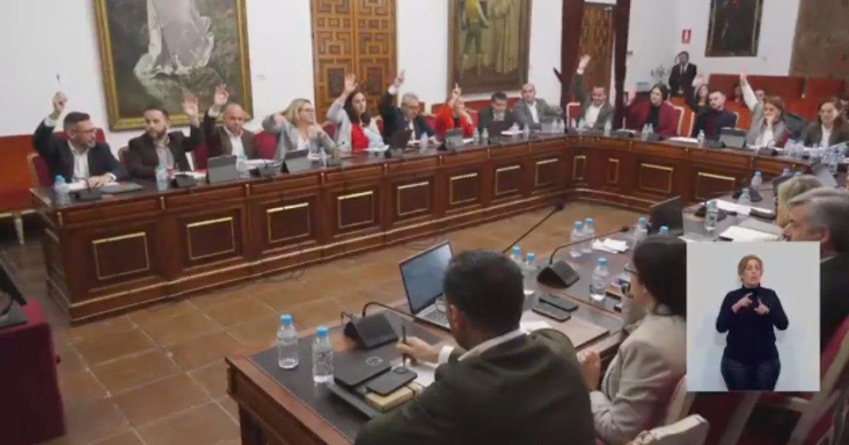 El PSOE resucita el fantasma del 36 en el pleno de la Diputación