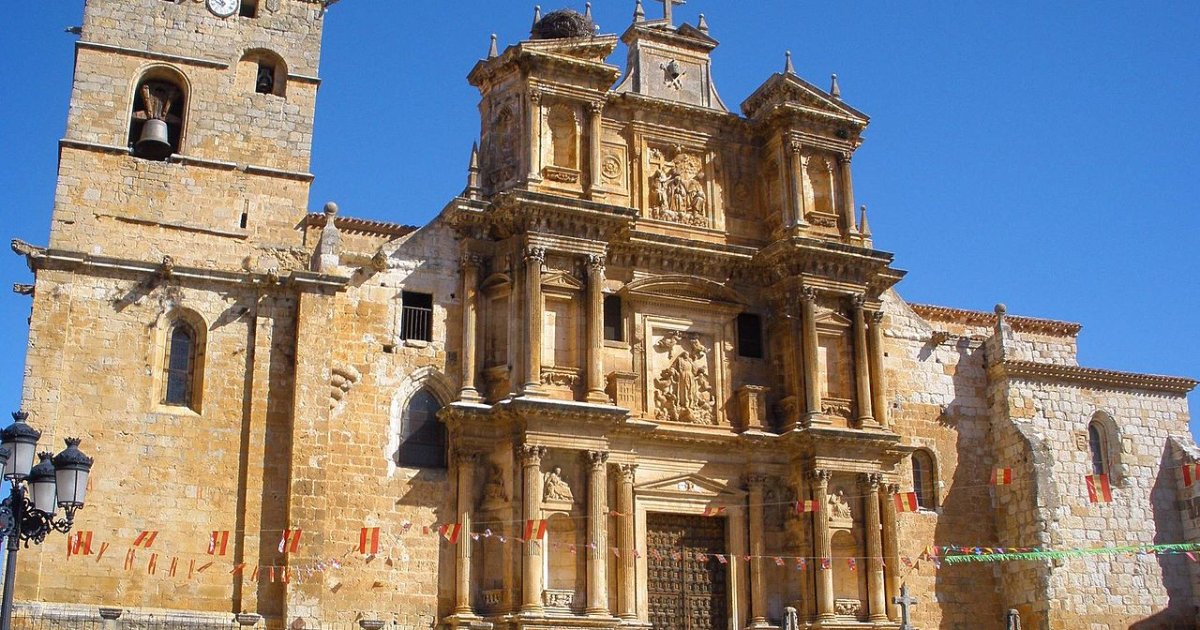 Así es la Petra española: la iglesia de un pueblo burgalés que se ha ...