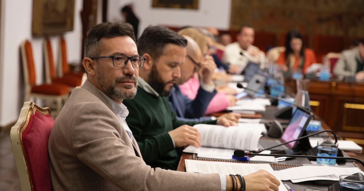 El portavoz del PSOE protagoniza una bronca en el pleno de la Diputación