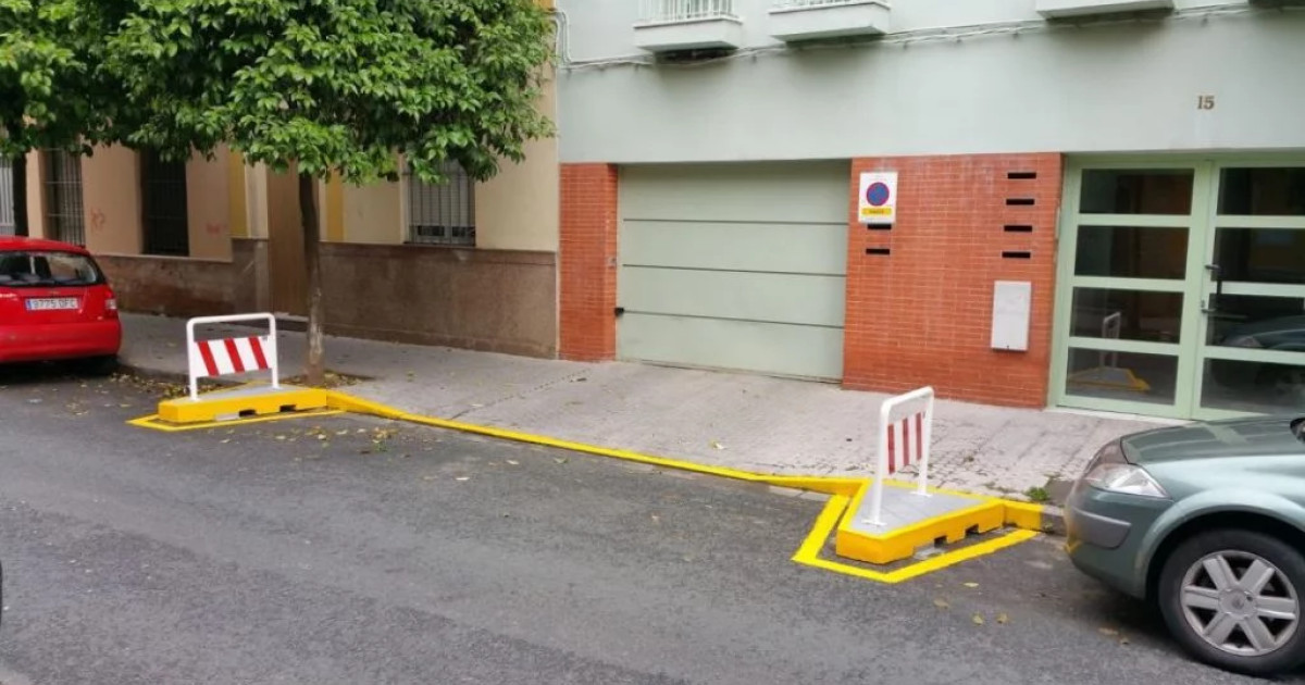 Si un garaje no tiene señal de vado ¿puedo aparcar en su puerta? 12 Merca2.es La normativa de tráfico y las señales de vado