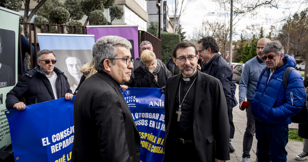 Luis Argüello y José Cobo se reúnen con víctimas de abusos en la sede de los obispos